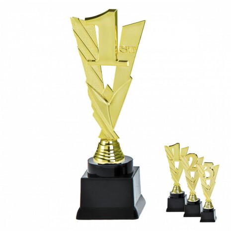 Platz auf schwarzem Blocksockel