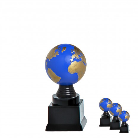 Globus auf schwarzem Blocksockel