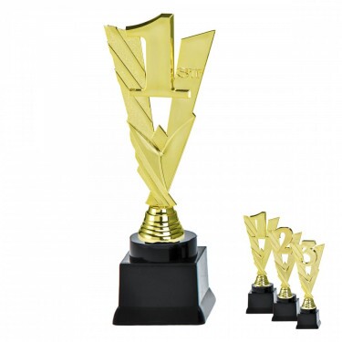 Platz auf schwarzem Blocksockel