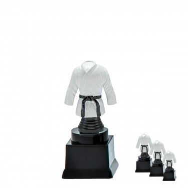 Karate auf schwarzem Blocksockel A